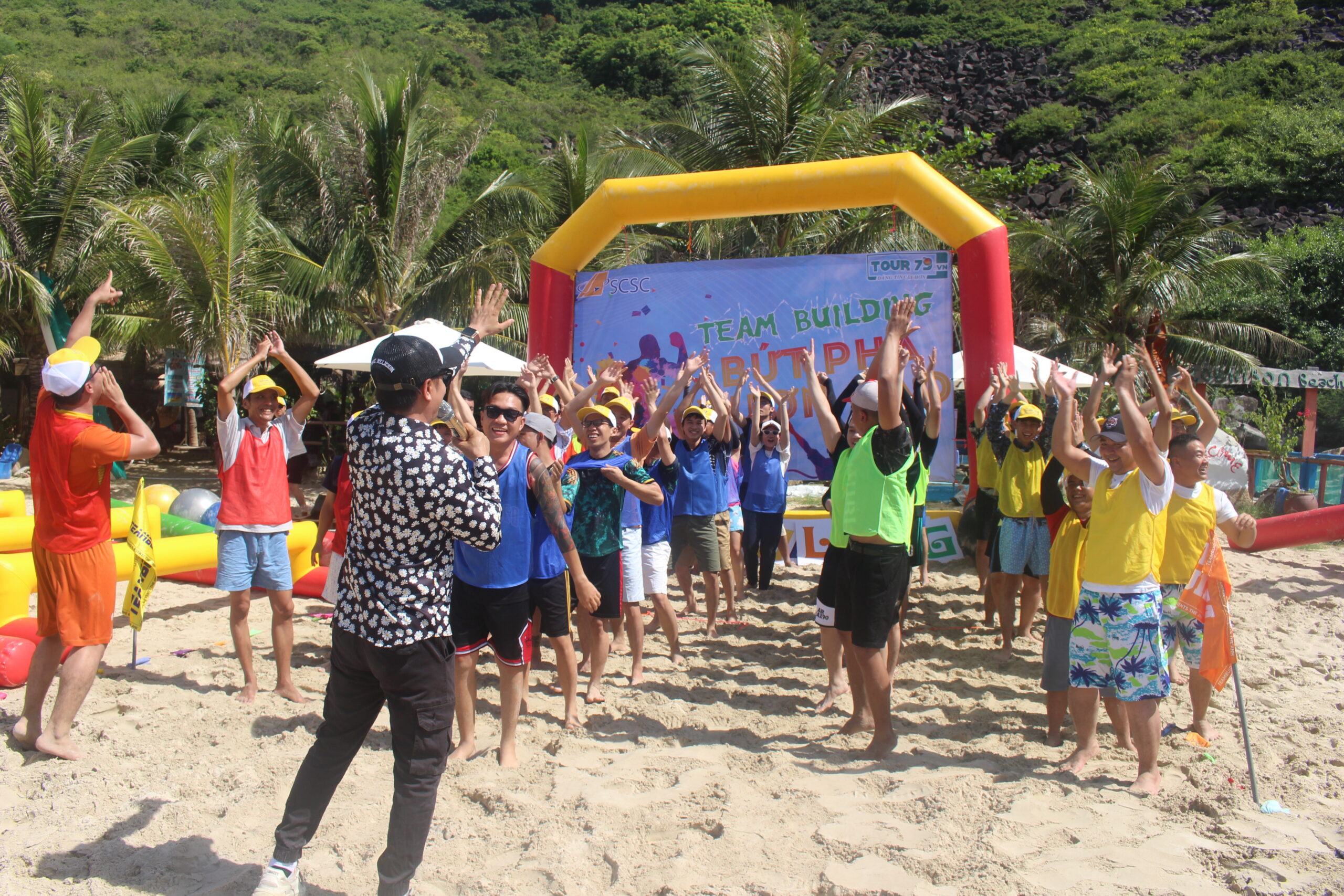 chia-doi-cho-teambuilding de-tranh-thang-thua-trong-tro-choi