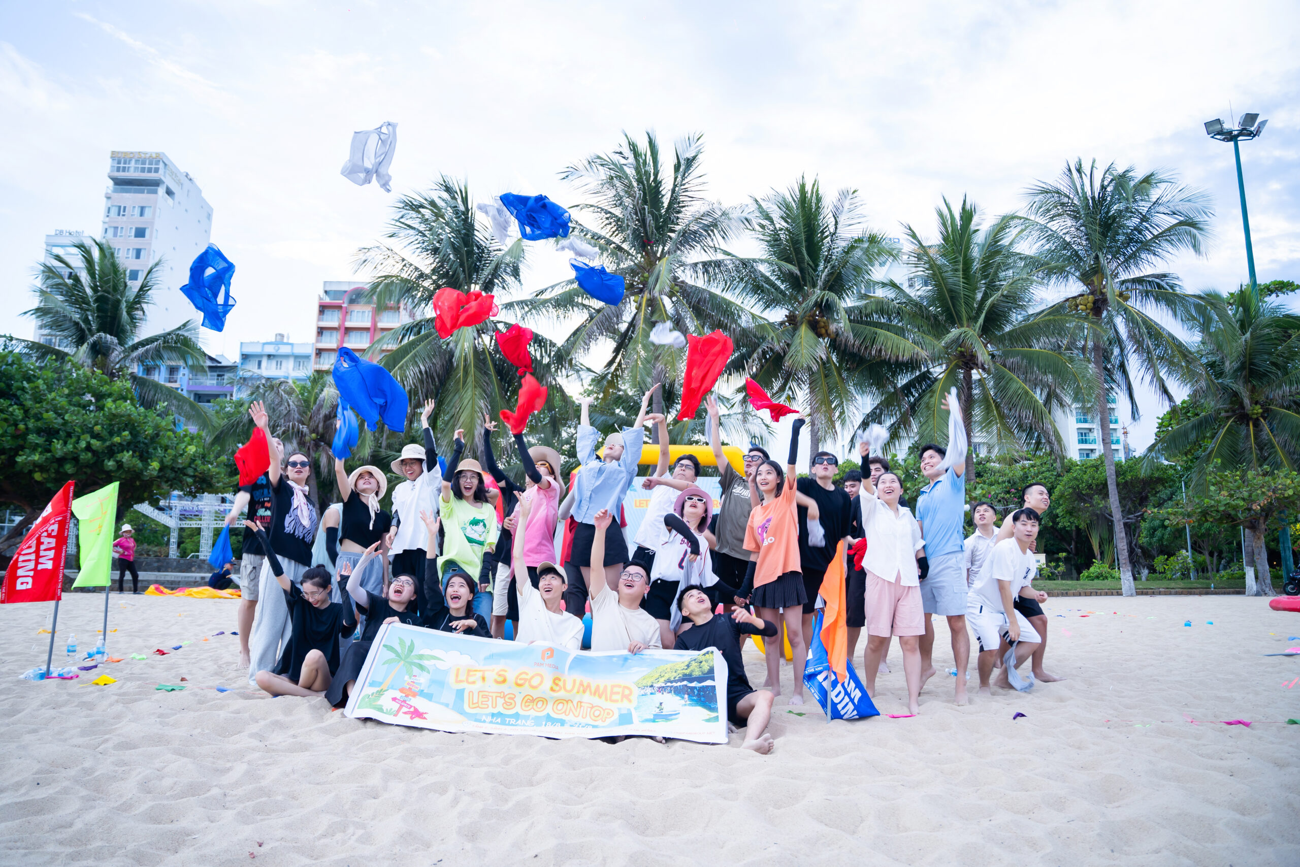 team-building-cuoi-nam-tron-goi-tren-bien-my-khe-vo-cung-hap-dan