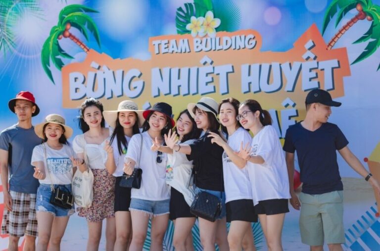 Tổ chức team building