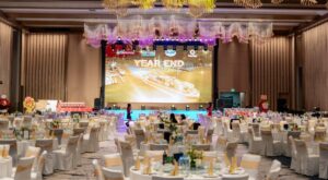 Tổ chức year end party