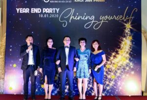 Tổ chức year end party